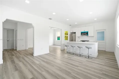 340 NE 125th Street North Miami FL 33161