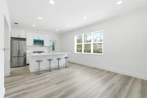 340 NE 125th Street North Miami FL 33161