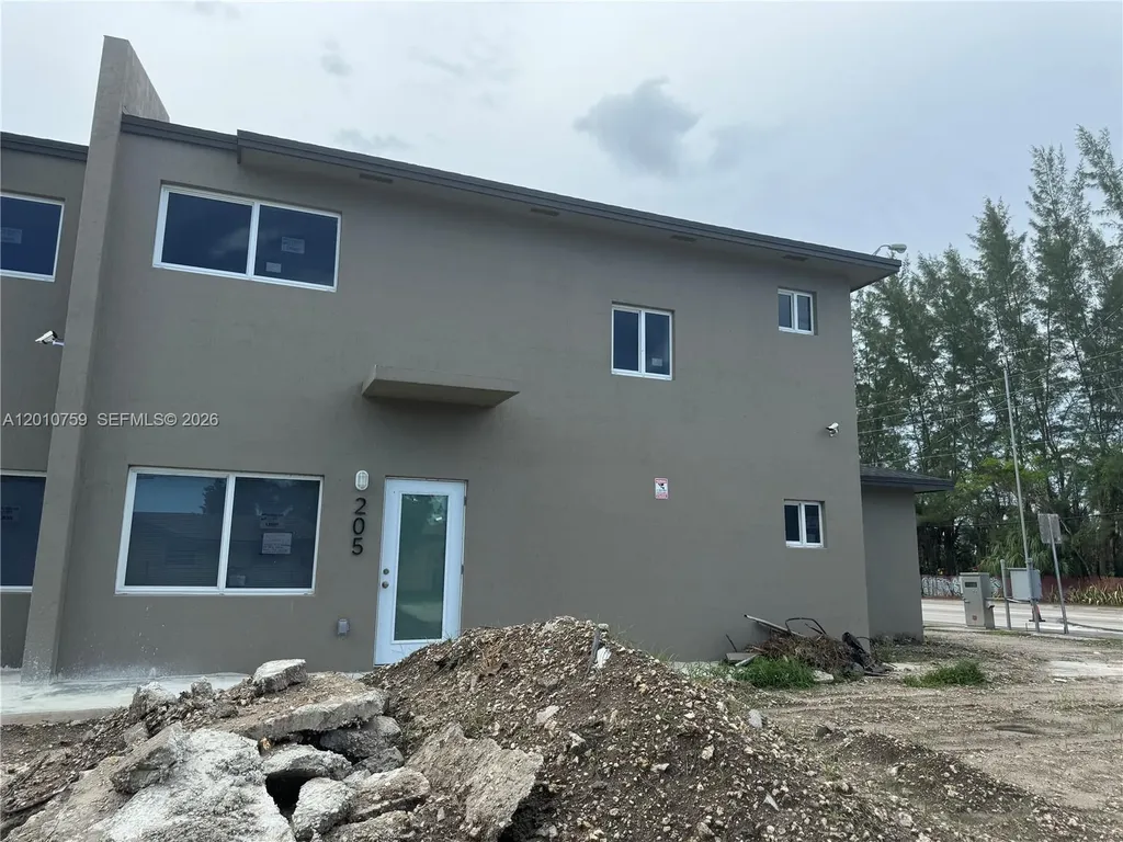 205 NW 159th Street Miami FL 33169
