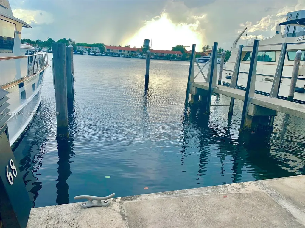 3601 NE 207th St, Slip E68 Aventura FL 33180