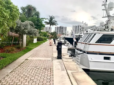 3601 NE 207th St, Slip E68 Aventura FL 33180