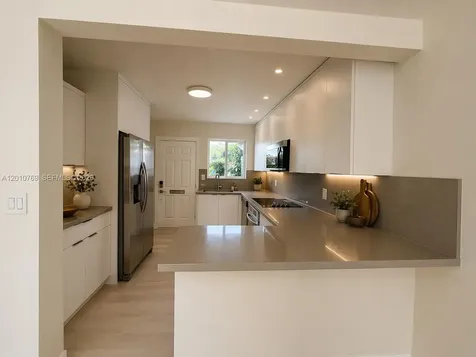 834 Raymond Street Miami Beach FL 33141