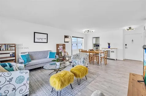 4141 Nautilus Drive Miami Beach FL 33140