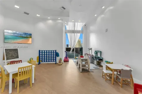 350 S Miami Avenue Miami FL 33130
