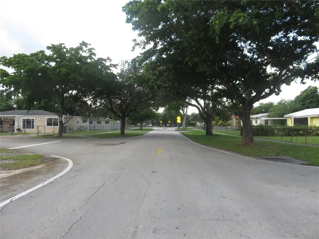 8277 NW 191st Lane Hialeah FL 33015