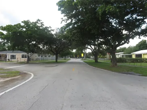 8277 NW 191st Lane Hialeah FL 33015