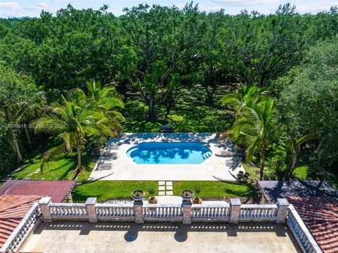 6905 SW 75th Avenue Miami FL 33143