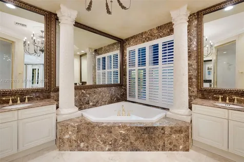 6905 SW 75th Avenue Miami FL 33143