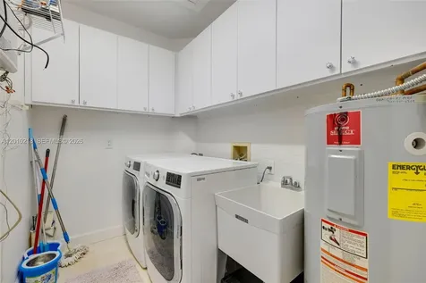 6905 SW 75th Avenue Miami FL 33143