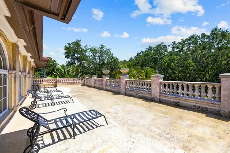 6905 SW 75th Avenue Miami FL 33143