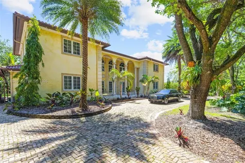 6905 SW 75th Avenue Miami FL 33143