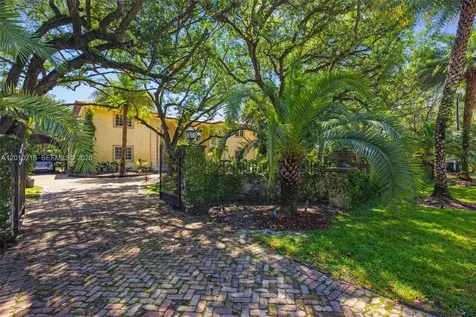 6905 SW 75th Avenue Miami FL 33143