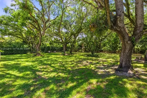 6905 SW 75th Avenue Miami FL 33143