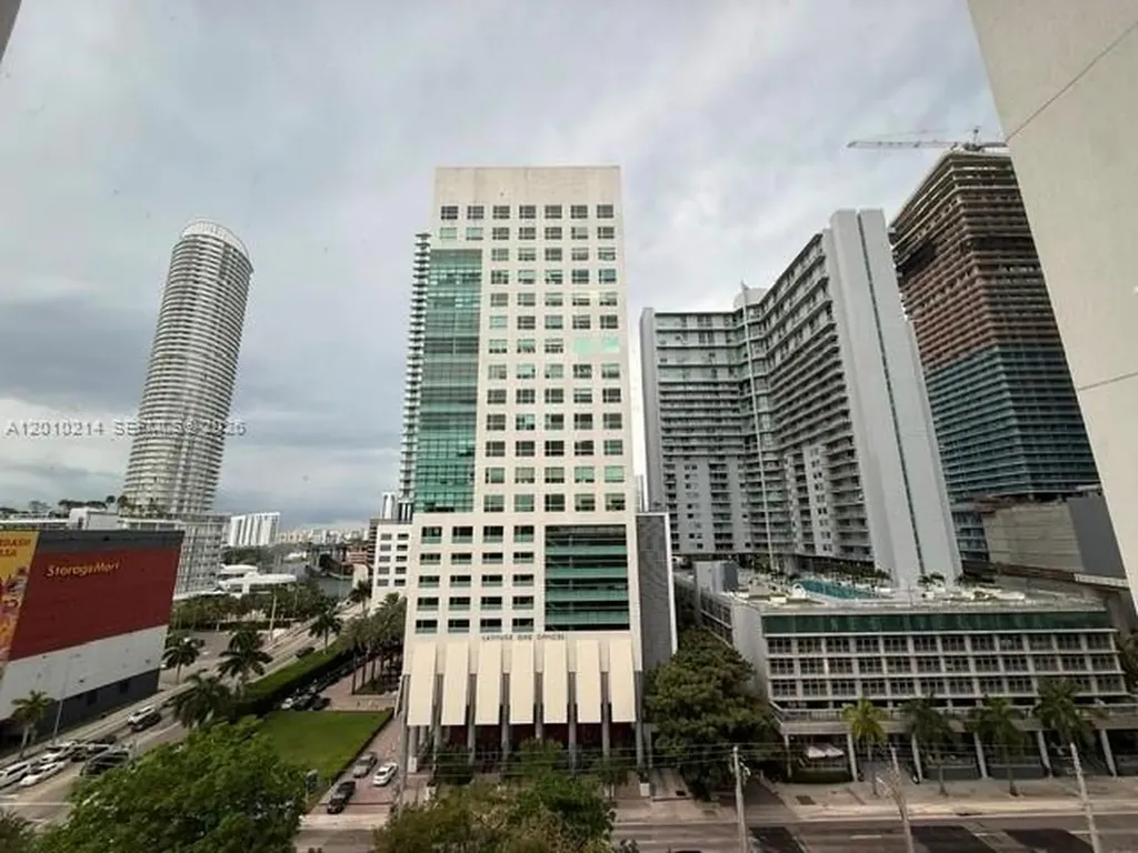 175 SW 7th Street Miami FL 33130