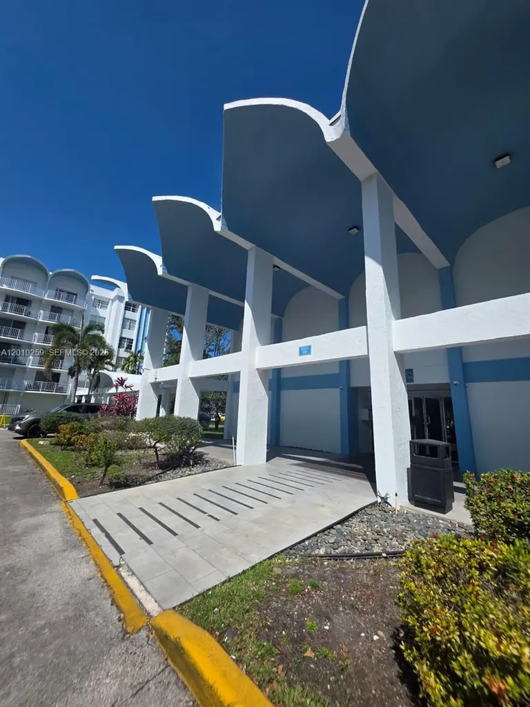 496 NW 165th Street Road Miami FL 33169