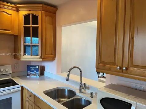200 Ashbury Road Hollywood FL 33024