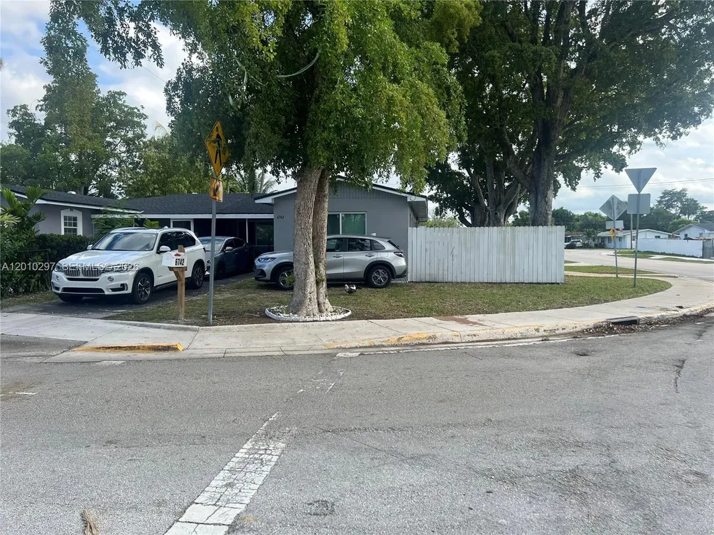 6742 SW 18th Court North Lauderdale FL 33068