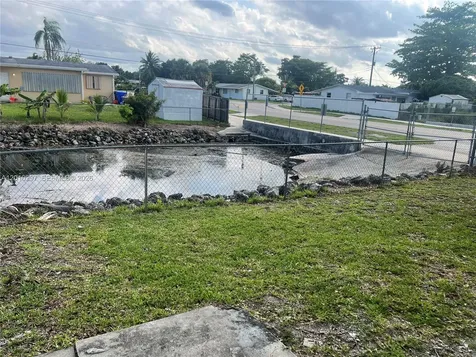 6742 SW 18th Court North Lauderdale FL 33068