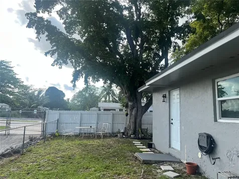 6742 SW 18th Court North Lauderdale FL 33068