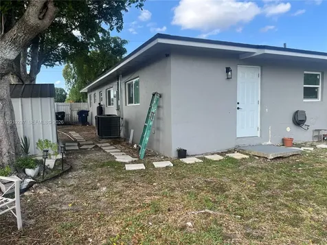 6742 SW 18th Court North Lauderdale FL 33068