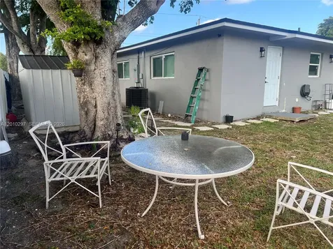 6742 SW 18th Court North Lauderdale FL 33068