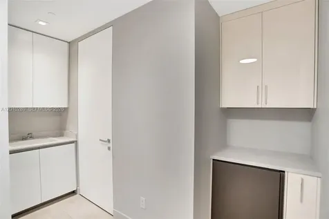 18975 Collins Avenue Sunny Isles Beach FL 33160