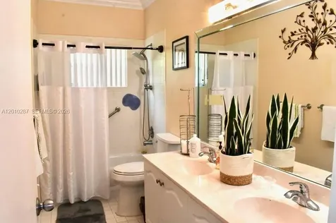 1231 SW 102nd Avenue Pembroke Pines FL 33025