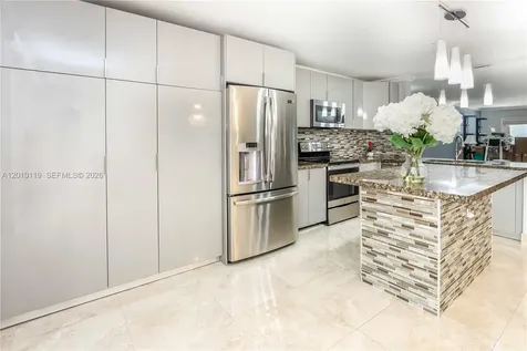 928 NE 27th Avenue Hallandale Beach FL 33009