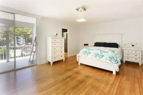 928 NE 27th Avenue Hallandale Beach FL 33009