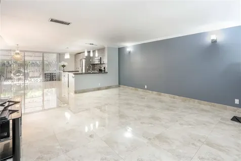 928 NE 27th Avenue Hallandale Beach FL 33009