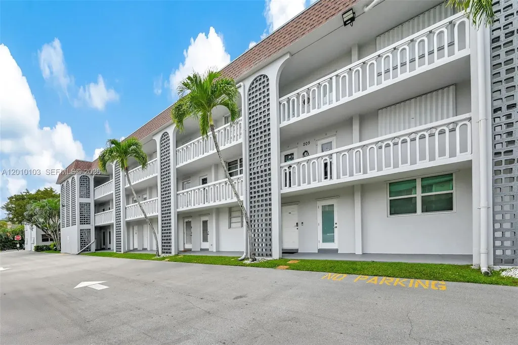 400 SE 10th Street Deerfield Beach FL 33441