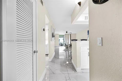 400 SE 10th Street Deerfield Beach FL 33441