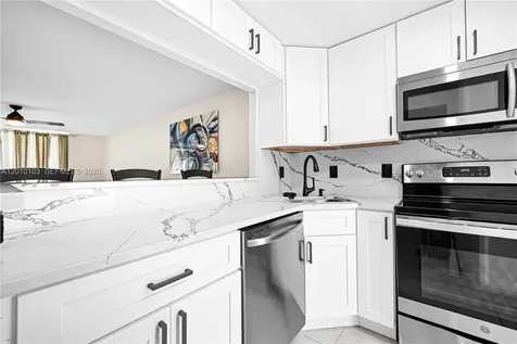 400 SE 10th Street Deerfield Beach FL 33441