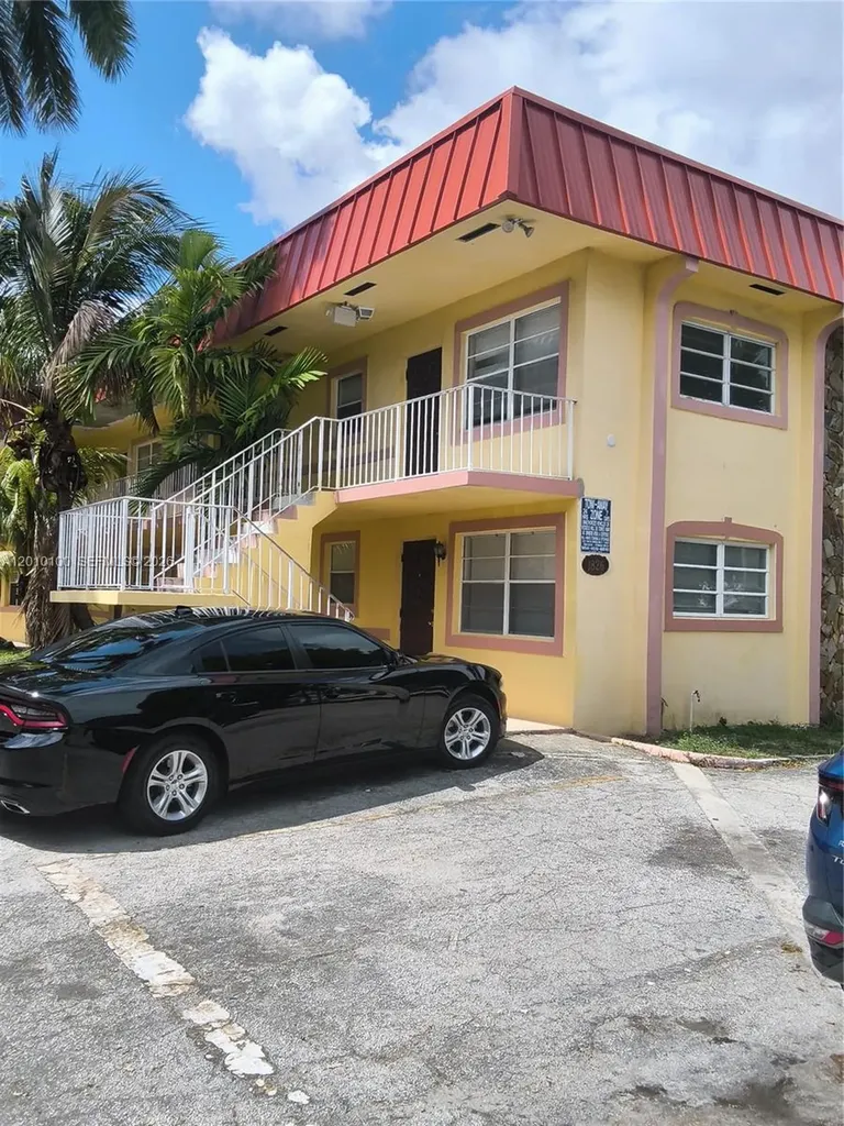 1826 Cleveland Street Hollywood FL 33020