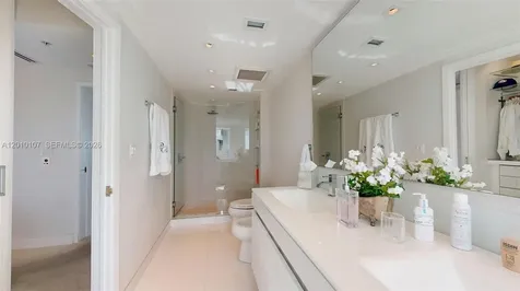 5025 Collins Avenue Miami Beach FL 33140