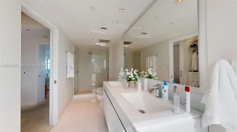 5025 Collins Avenue Miami Beach FL 33140