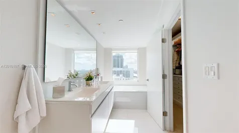 5025 Collins Avenue Miami Beach FL 33140