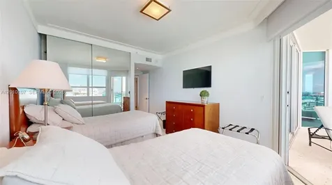 5025 Collins Avenue Miami Beach FL 33140