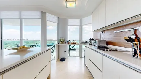 5025 Collins Avenue Miami Beach FL 33140