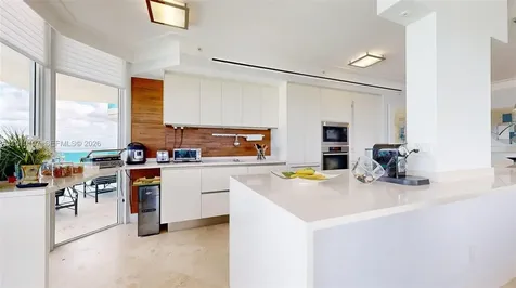5025 Collins Avenue Miami Beach FL 33140