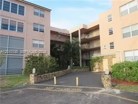 2861 Somerset Drive Lauderdale Lakes FL 33311