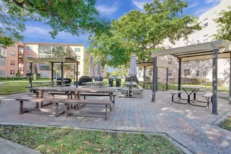 2861 Somerset Drive Lauderdale Lakes FL 33311