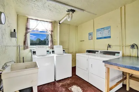 2861 Somerset Drive Lauderdale Lakes FL 33311