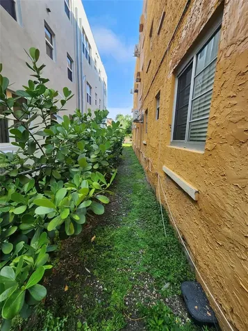 1043 NW 2nd Street Miami FL 33128