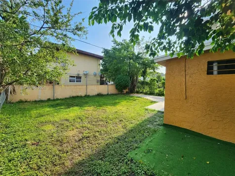 1043 NW 2nd Street Miami FL 33128