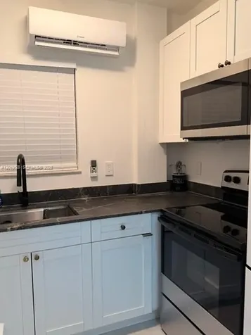 1043 NW 2nd Street Miami FL 33128