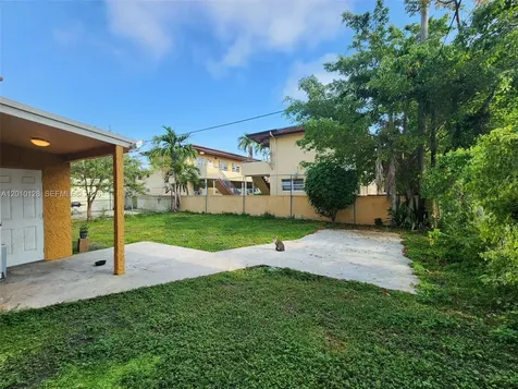 1043 NW 2nd Street Miami FL 33128