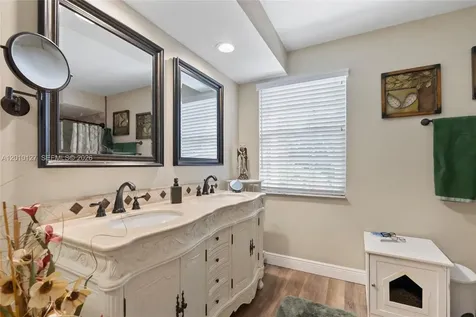 11004 Neptune Drive Cooper City FL 33026