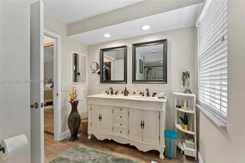 11004 Neptune Drive Cooper City FL 33026