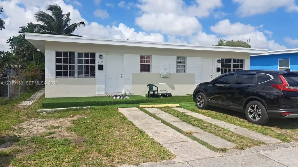 2457 NW 35th Street Miami FL 33142